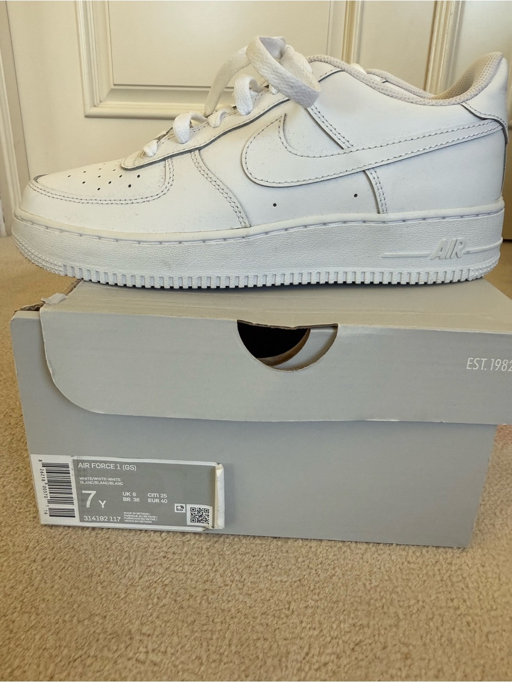 Nike Air Force 1 GS Triple White Sneakers 7Y / Women’s 8.5 • Original Box